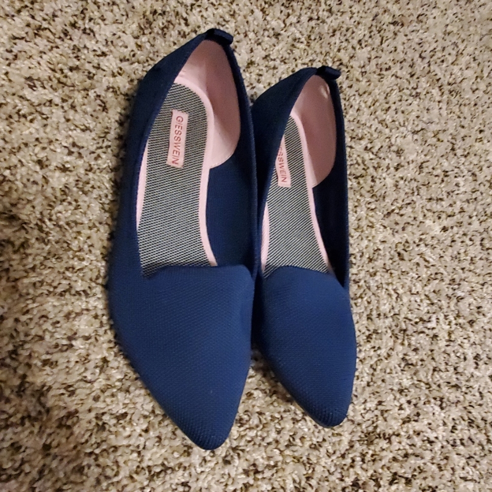 Sz 40 Giesswein Navy Blue Pointed Flats